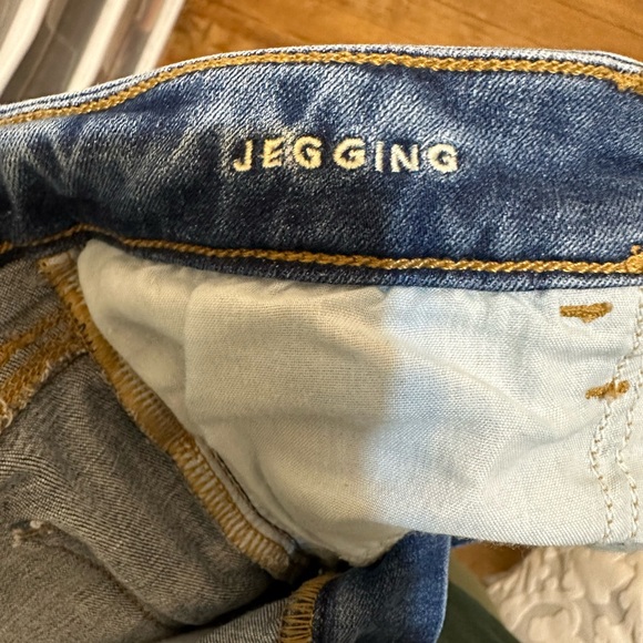 American Eagle Next Level Stretch Jegging, Size 8 - Picture 4 of 5